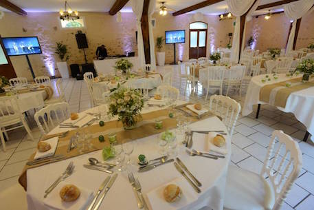 photo salle tables decorées